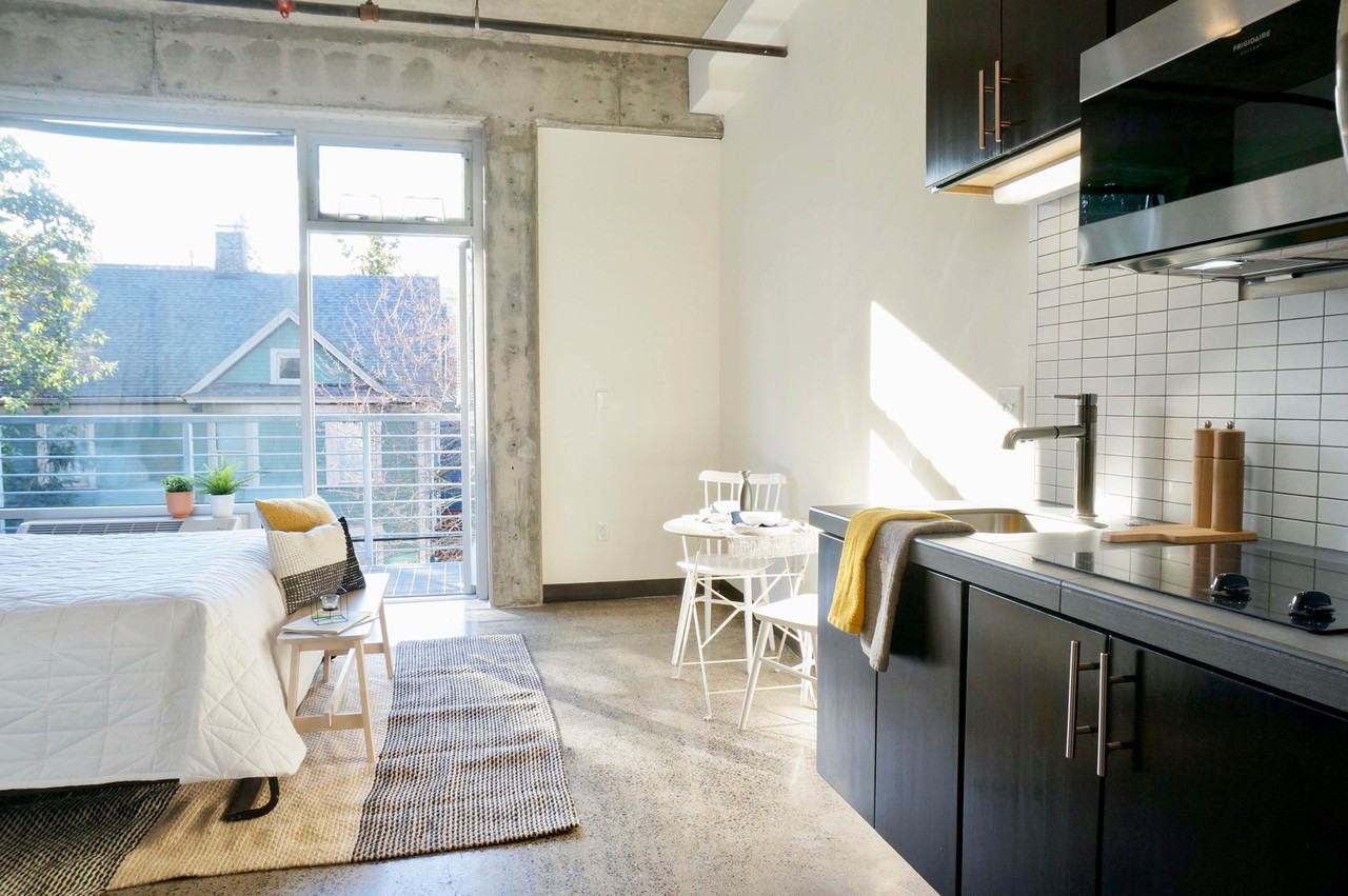 Hoyt - Photo 5 of 50