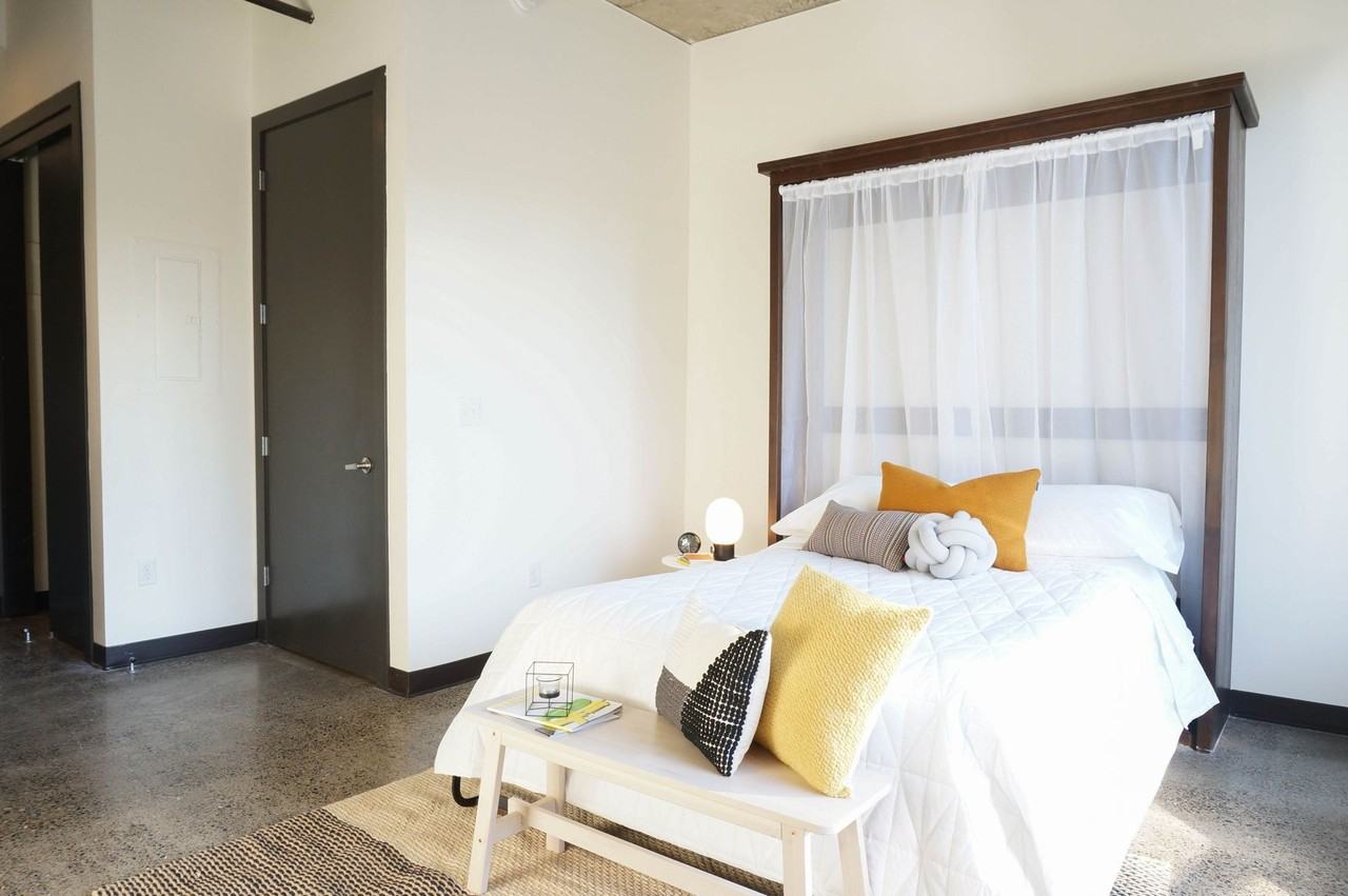 Hoyt - Photo 7 of 50