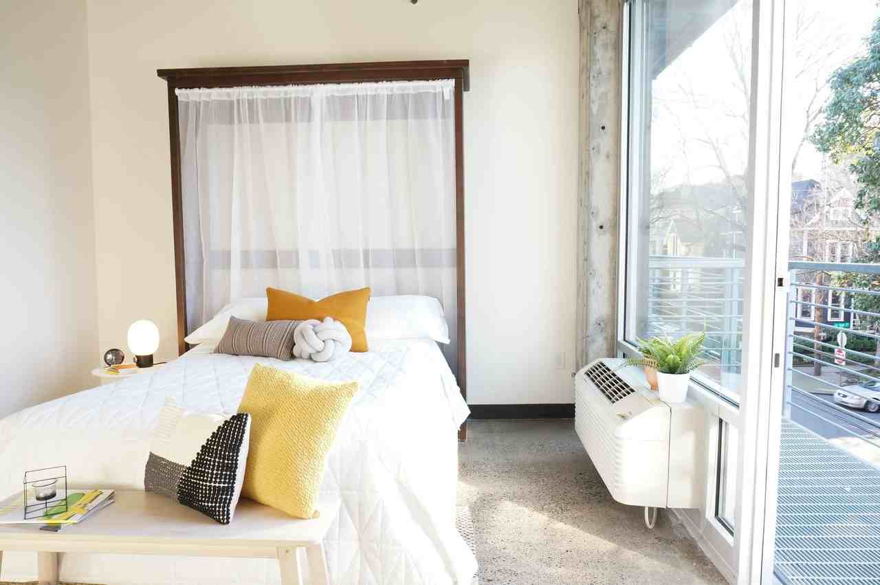 Hoyt - Photo 7 of 49