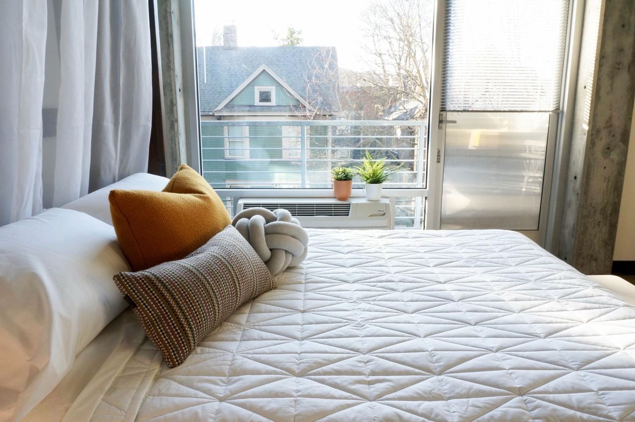 Hoyt - Photo 5 of 49