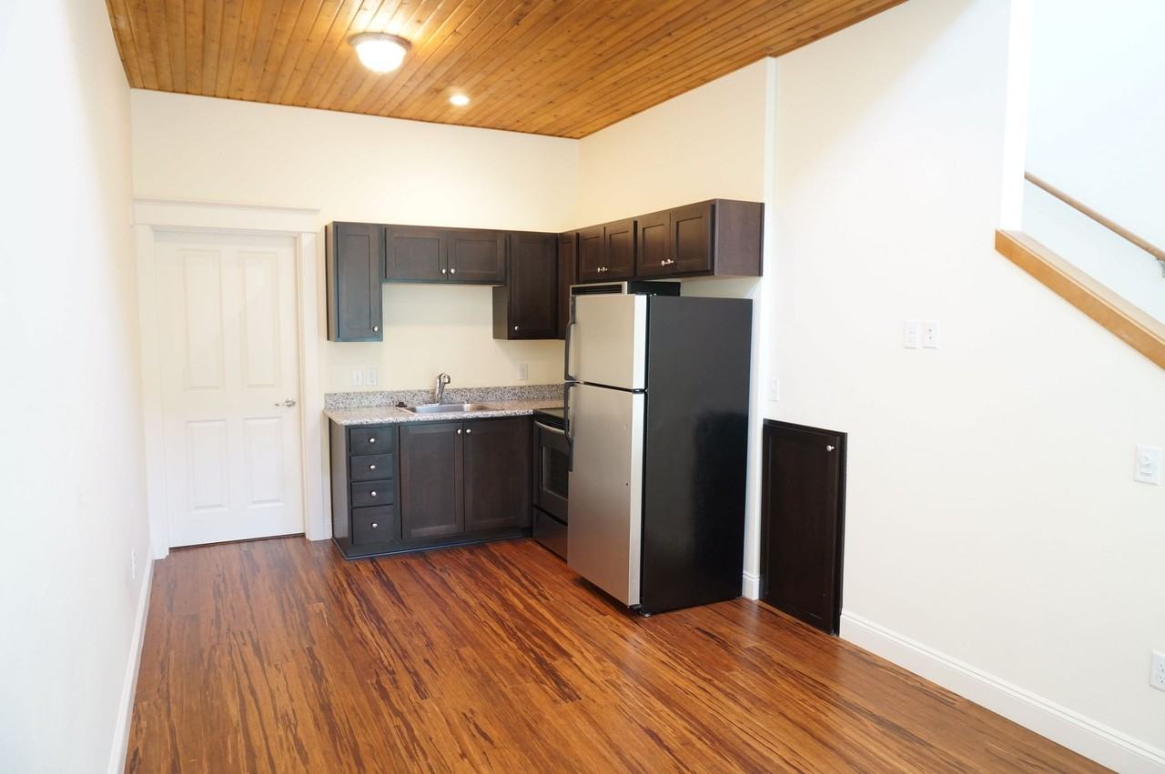 Miss - Photo 5 of 13