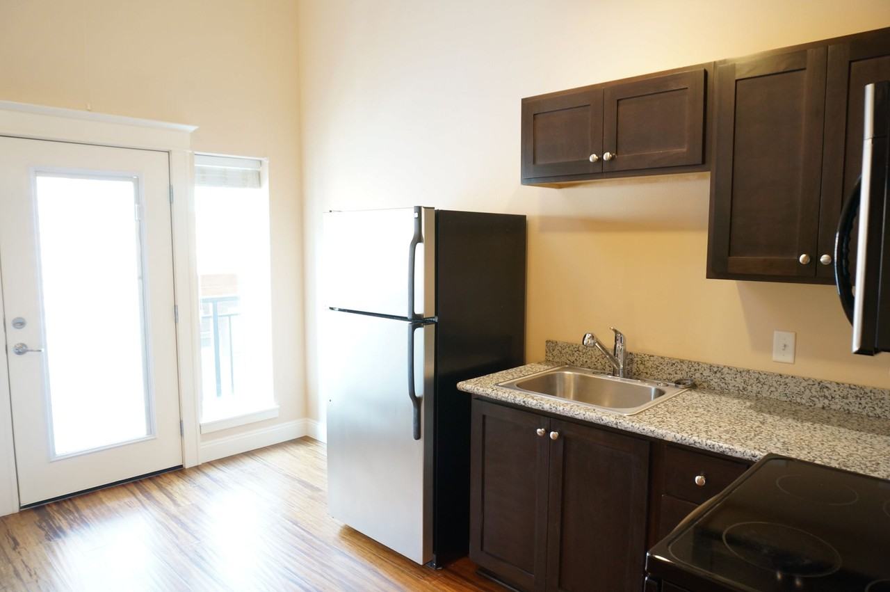 Miss - Photo 6 of 13