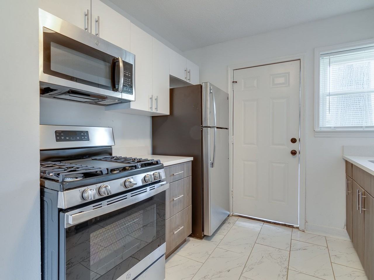 Hollywood Square - Photo 6 of 50