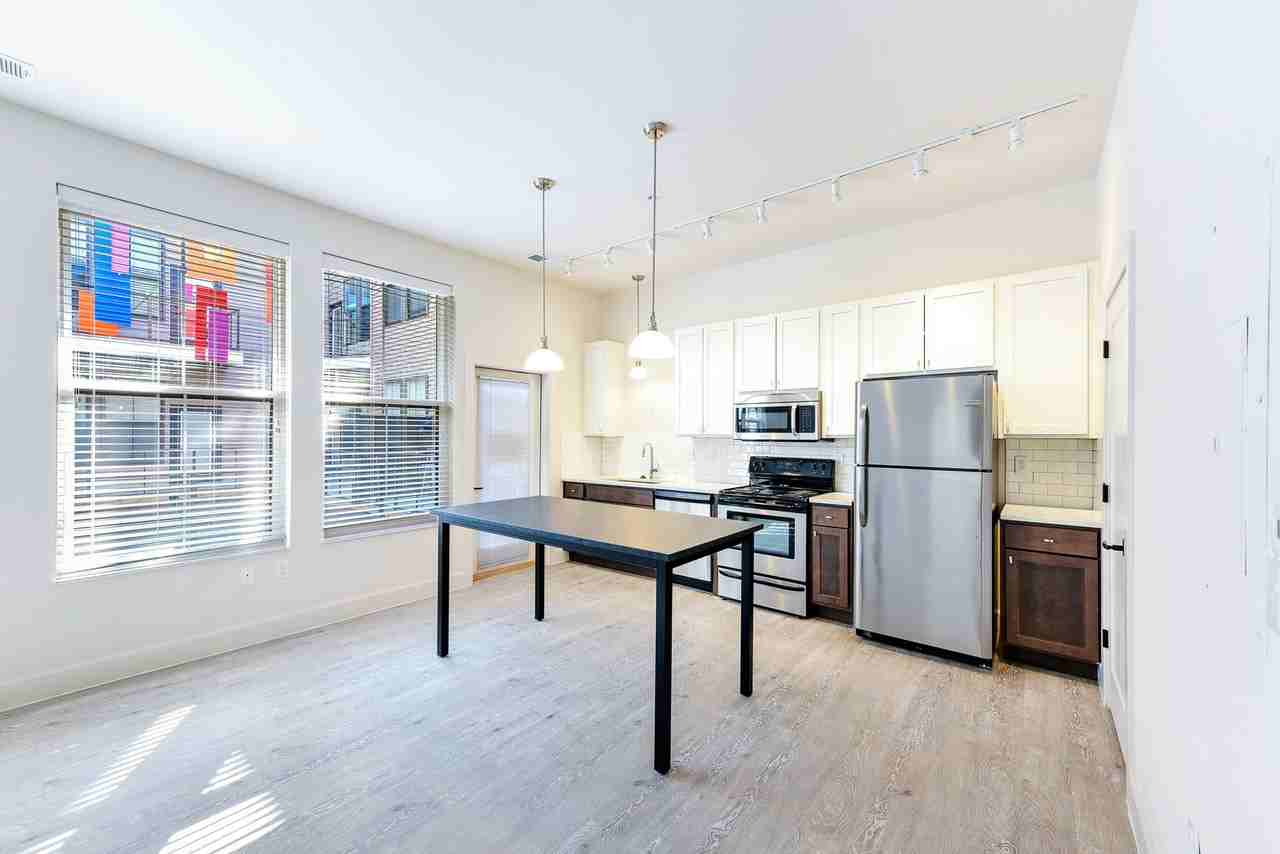 Peake Apartments - Photo 4 of 14