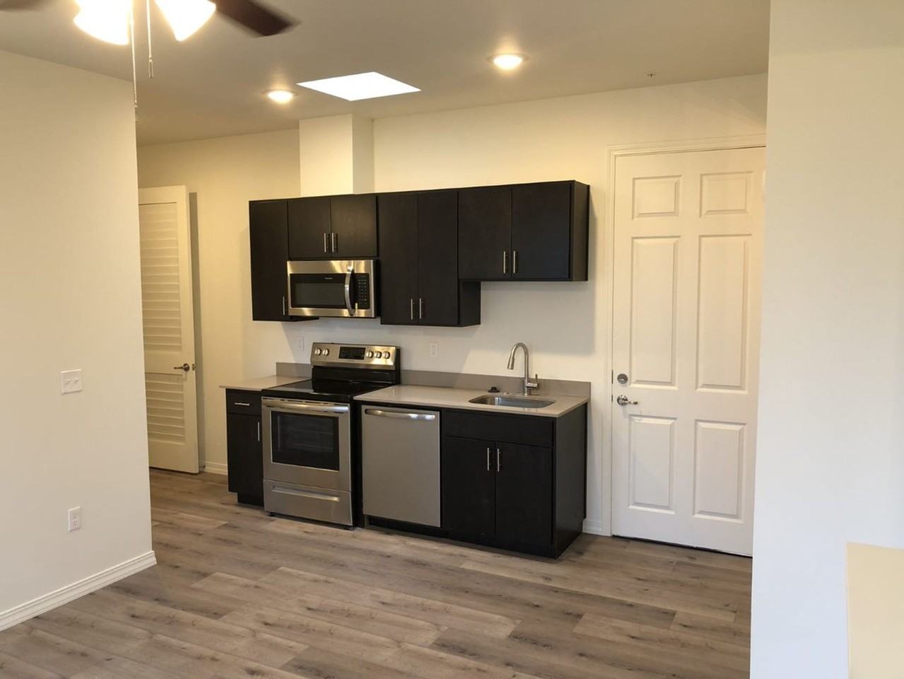 Glisan - Photo 5 of 29