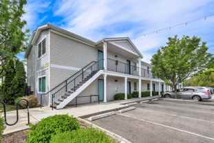 1 Month FREE @ Selkirk Apartments - Photo 1 of 1