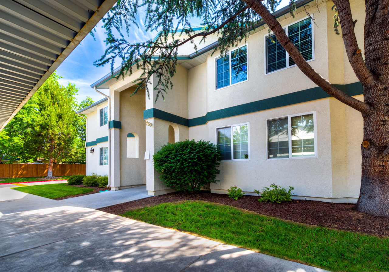 New Year, New Home, New Savings Get 1 Month FREE at The Pines Apartments - Photo 3 of 8