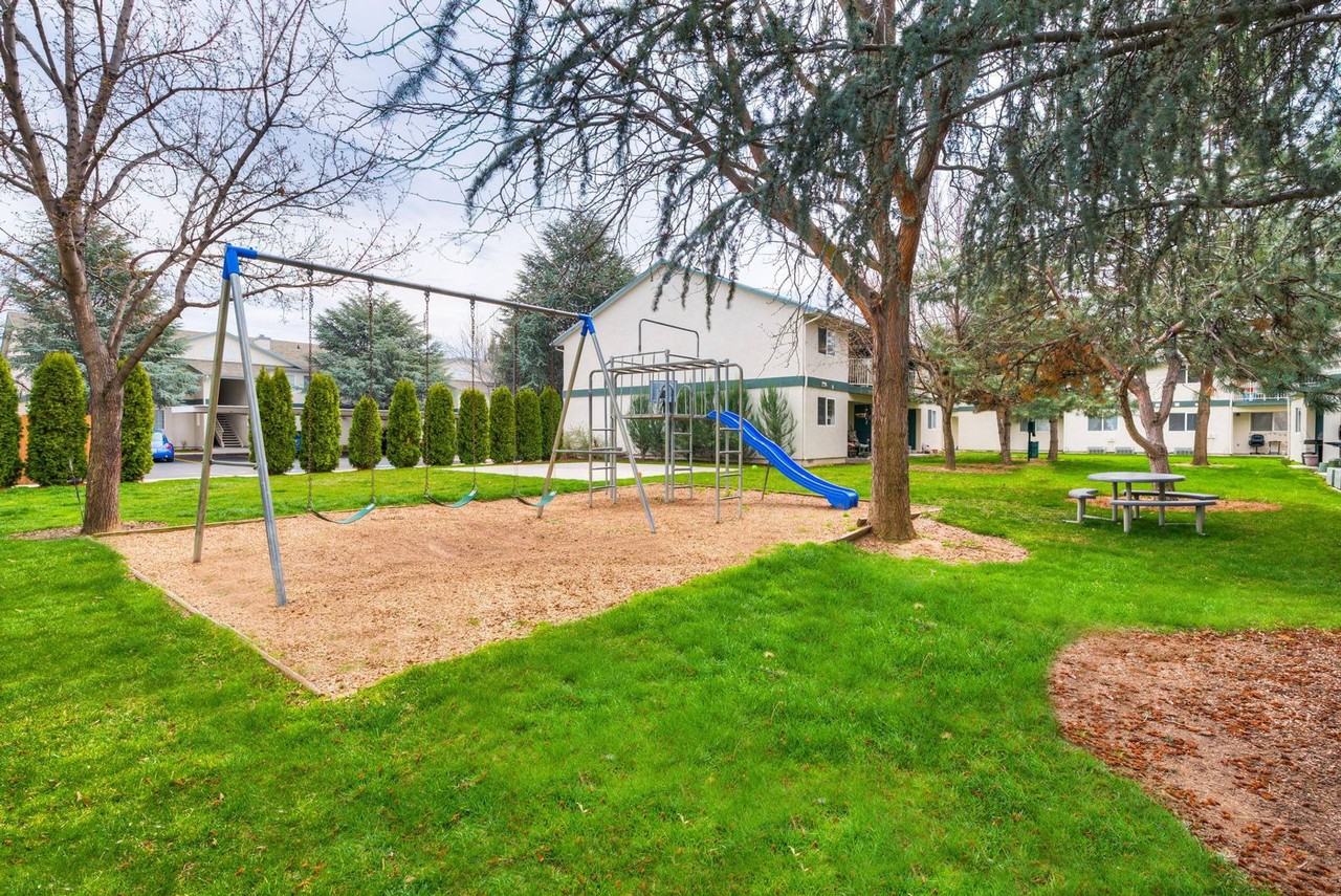 New Year, New Home, New Savings Get 1 Month FREE at The Pines Apartments - Photo 5 of 8