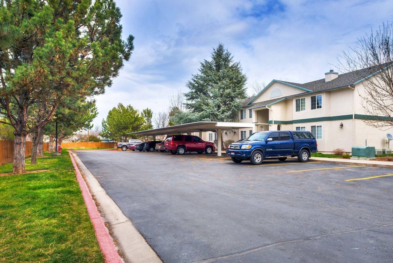 New Year, New Home, New Savings Get 1 Month FREE at The Pines Apartments - Photo 6 of 8