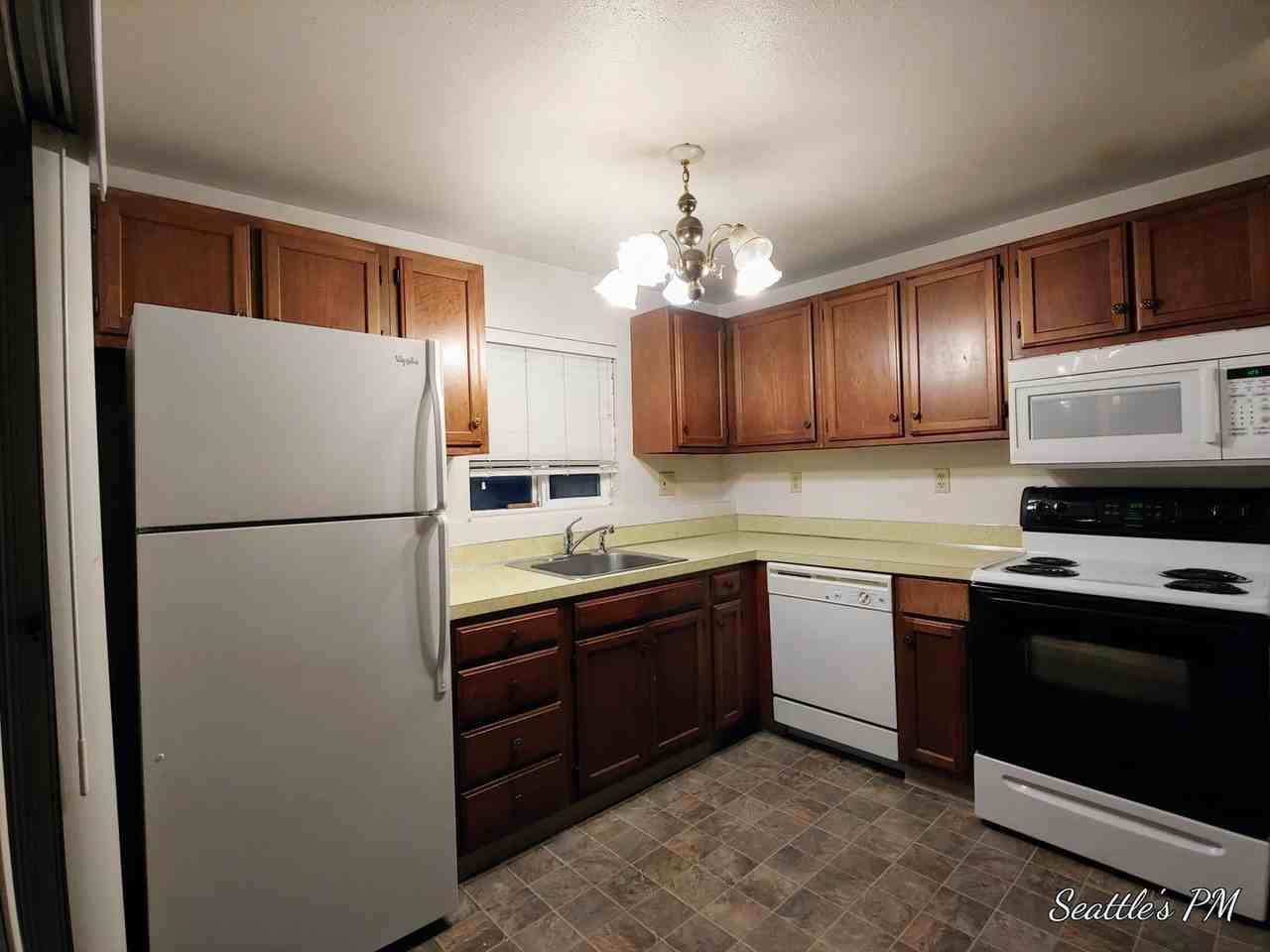 432 SW 155th St - Photo 3 of 6