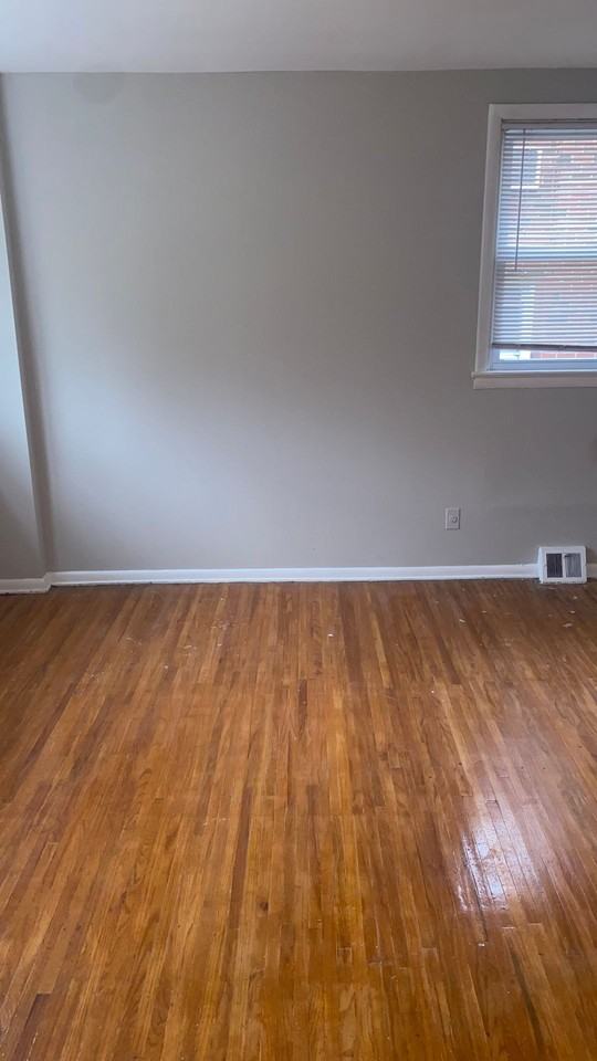 906 E Durard St 1st Fl - Photo 3 of 10