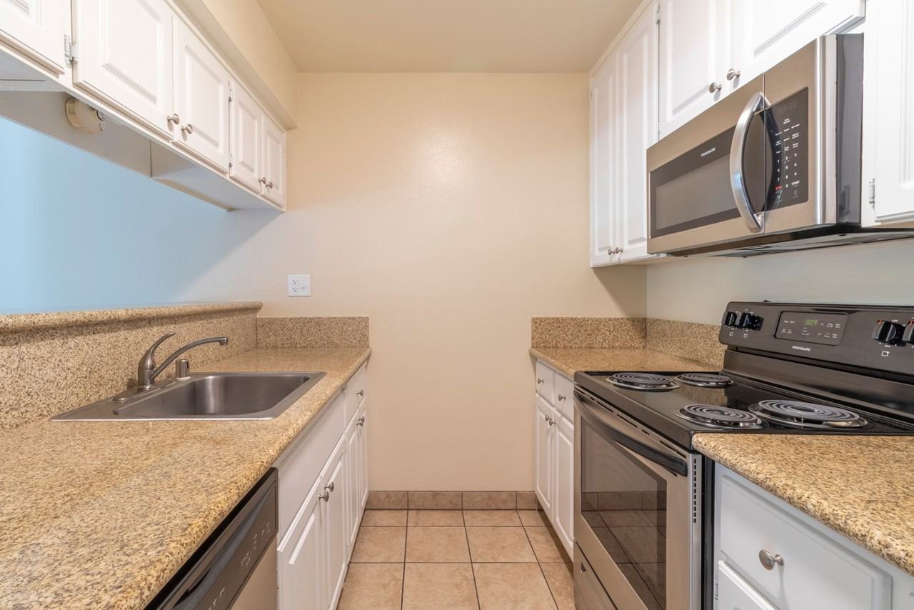 Woodburn Townhomes - Photo 5 of 19