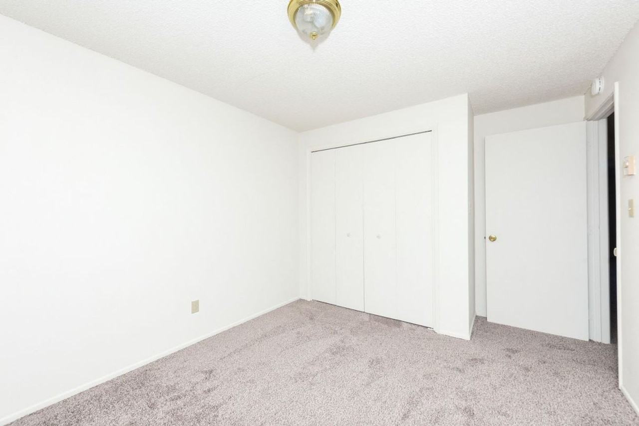 3417 NE 53rd St - Photo 7 of 9