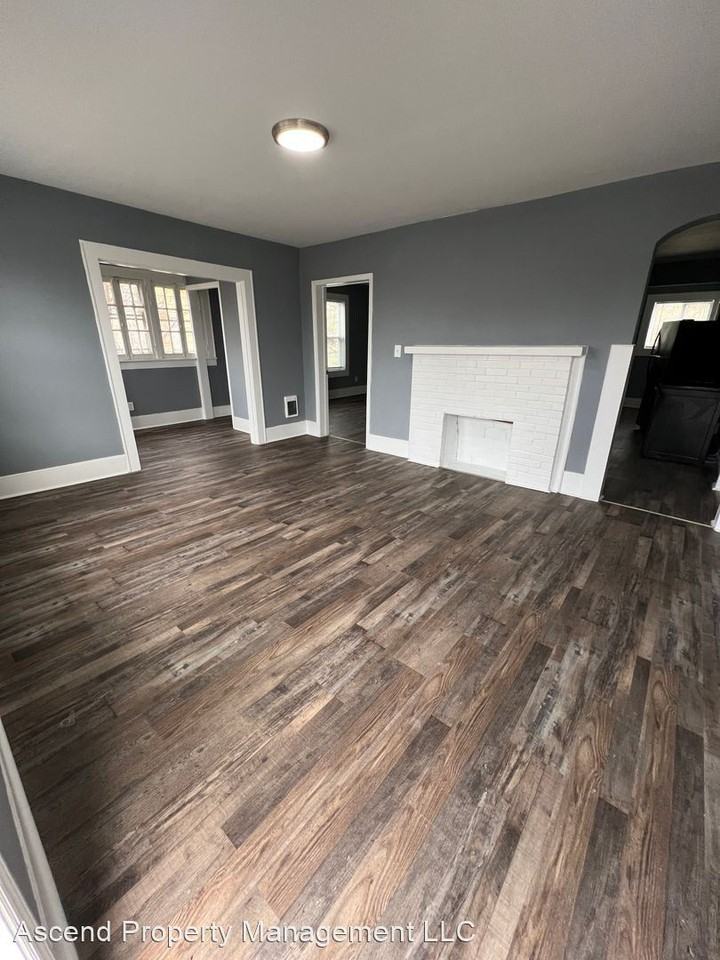1228 Wheeler Ave - Photo 2 of 11