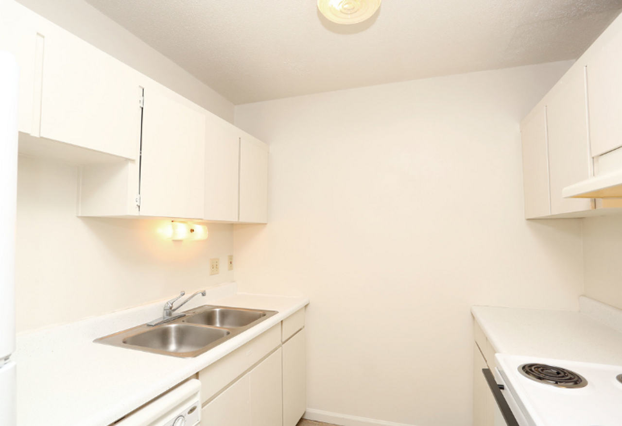 Broadway Apartments - Photo 2 of 18