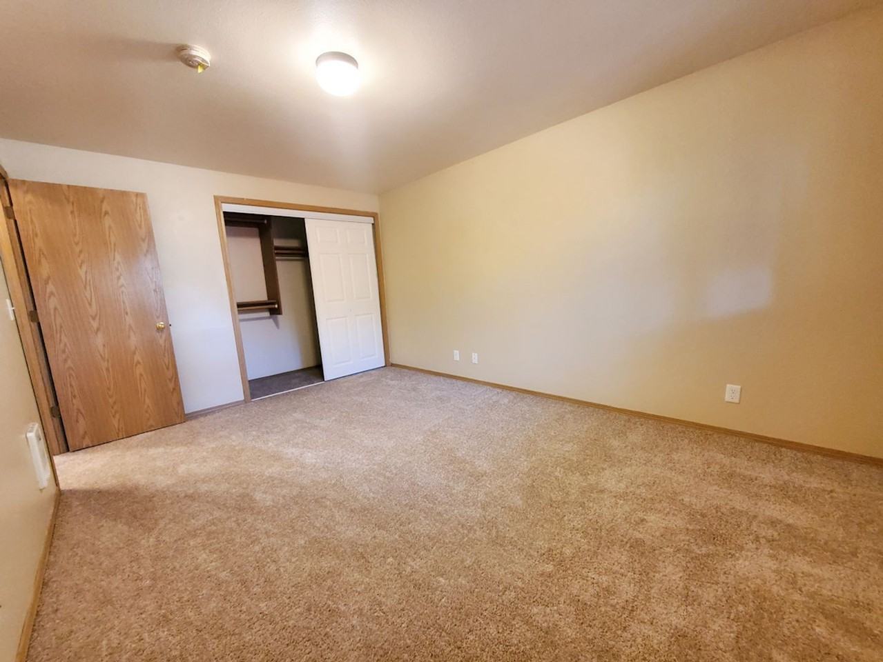 Spacious 2 Bedroom 1 Bath Unit - Photo 4 of 11