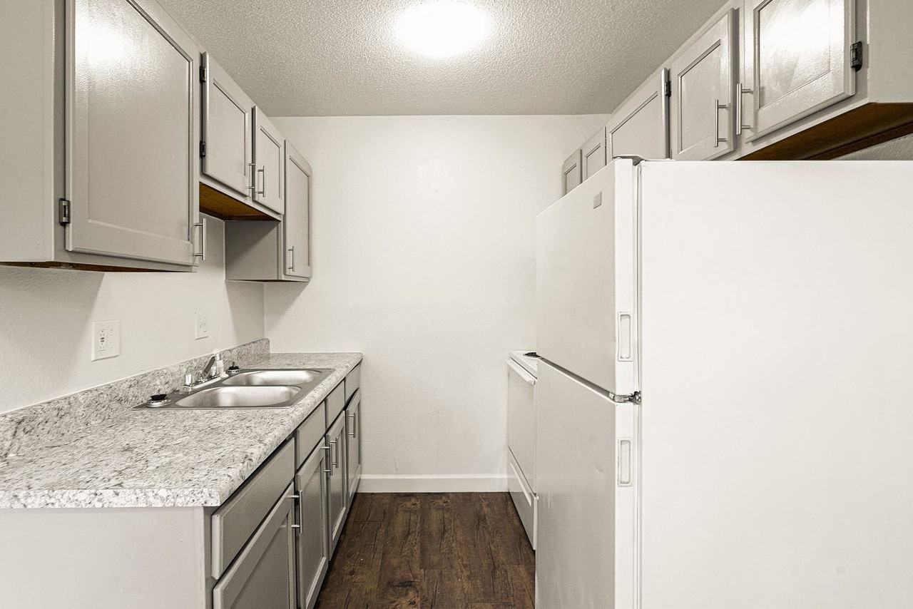 Metro Apartments At Collinsville - Photo 5 of 50