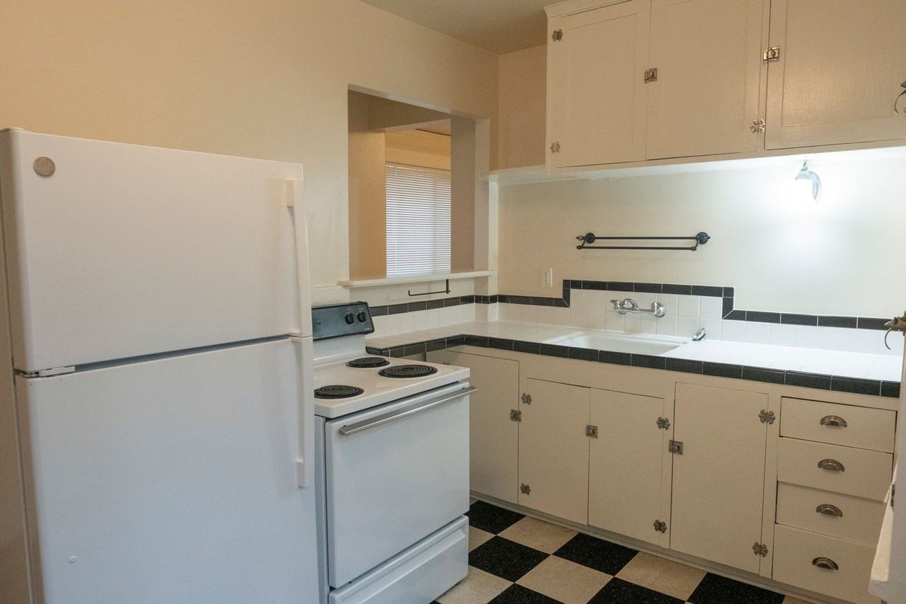 2170 NE Hancock St - Photo 4 of 21