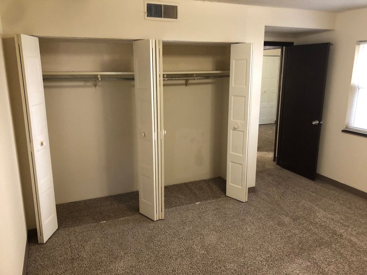 Chatsworth Apartments - Photo 4 of 22