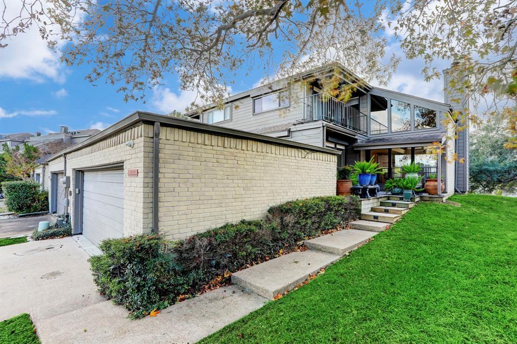 18138 Bal Harbour Dr - Photo 3 of 29