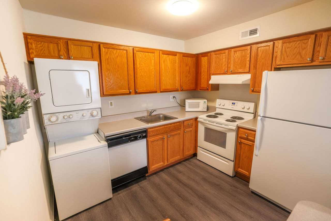 RYANS RUN APARTMENTS - Photo 4 of 37