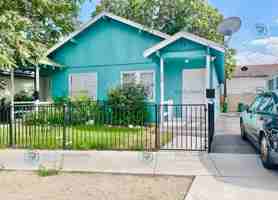 featured image of 720 E 7th St #1