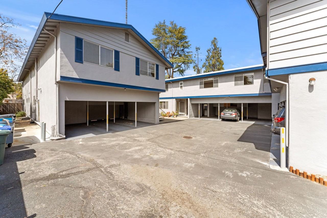 360 Chiquita Renovated 1 Bedroom - Photo 2 of 5