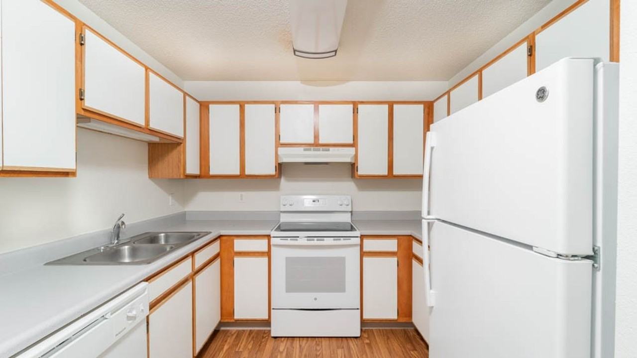 Pineview Place Apartments - Photo 7 of 14