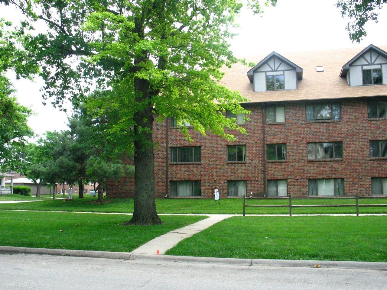 Sundance Apts. - Photo 3 of 15