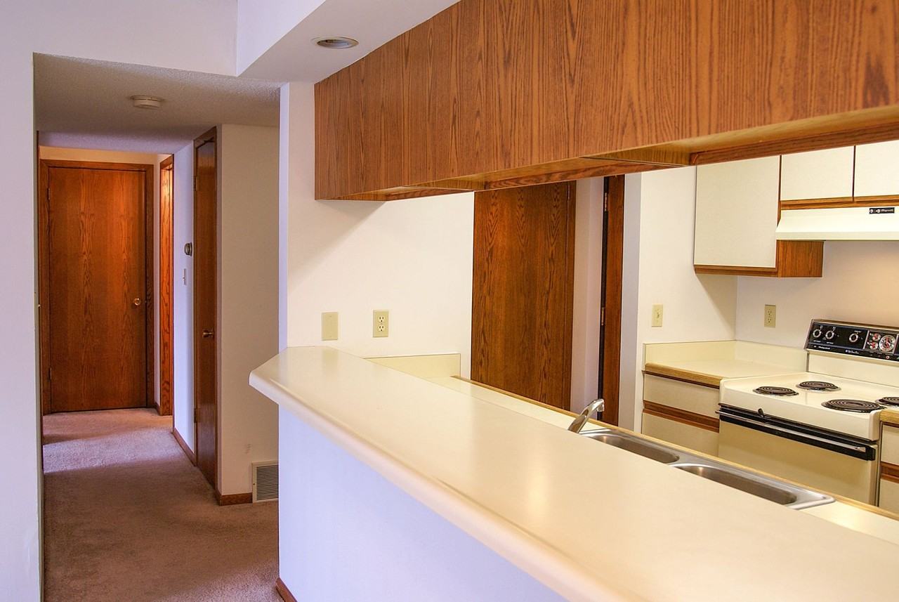 Sundance Apts. - Photo 4 of 15