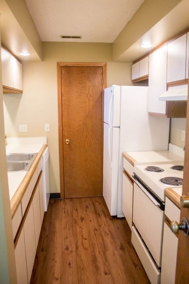 Sundance Apts. - Photo 7 of 15