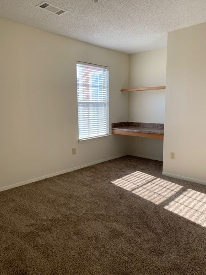 Hamilton at Turman Farms Apartments - Photo 7 of 50