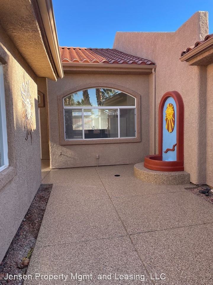 1142 Chaparral Dr - Photo 2 of 16