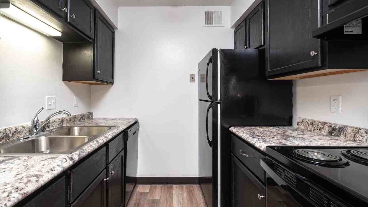 4th Street Manor - Photo 2 of 12