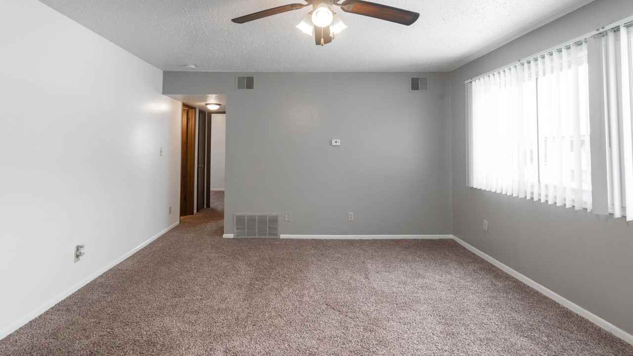 4th Street Manor - Photo 4 of 12