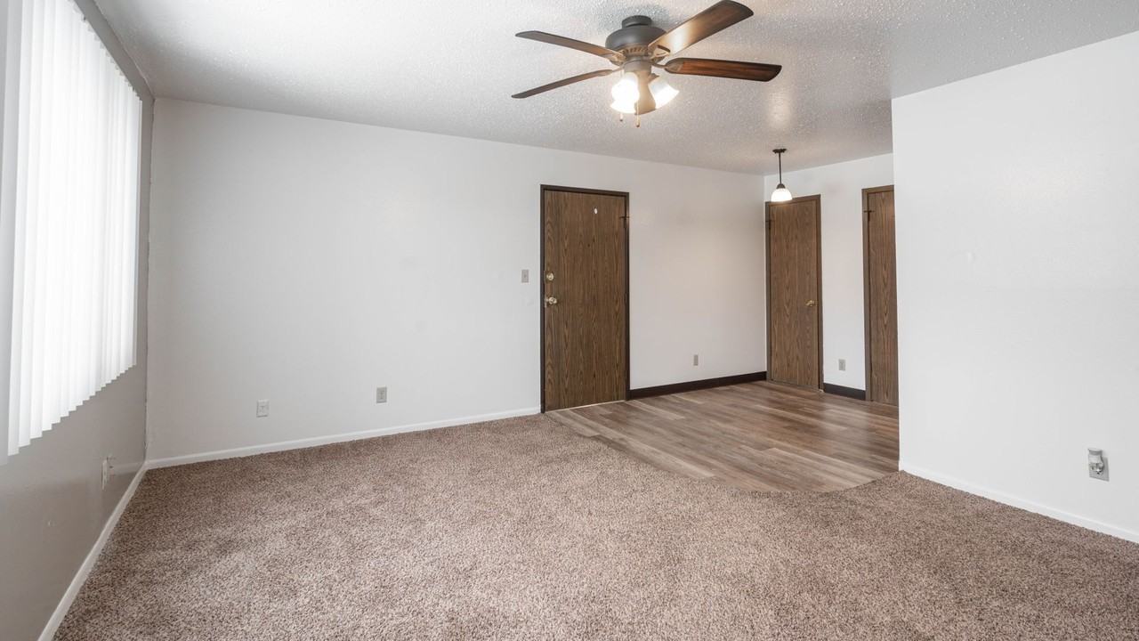 4th Street Manor - Photo 5 of 12