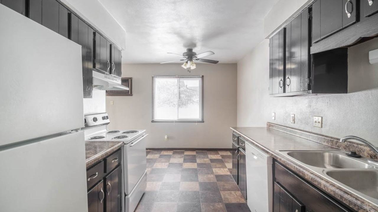 Kingswood Place - Photo 2 of 9