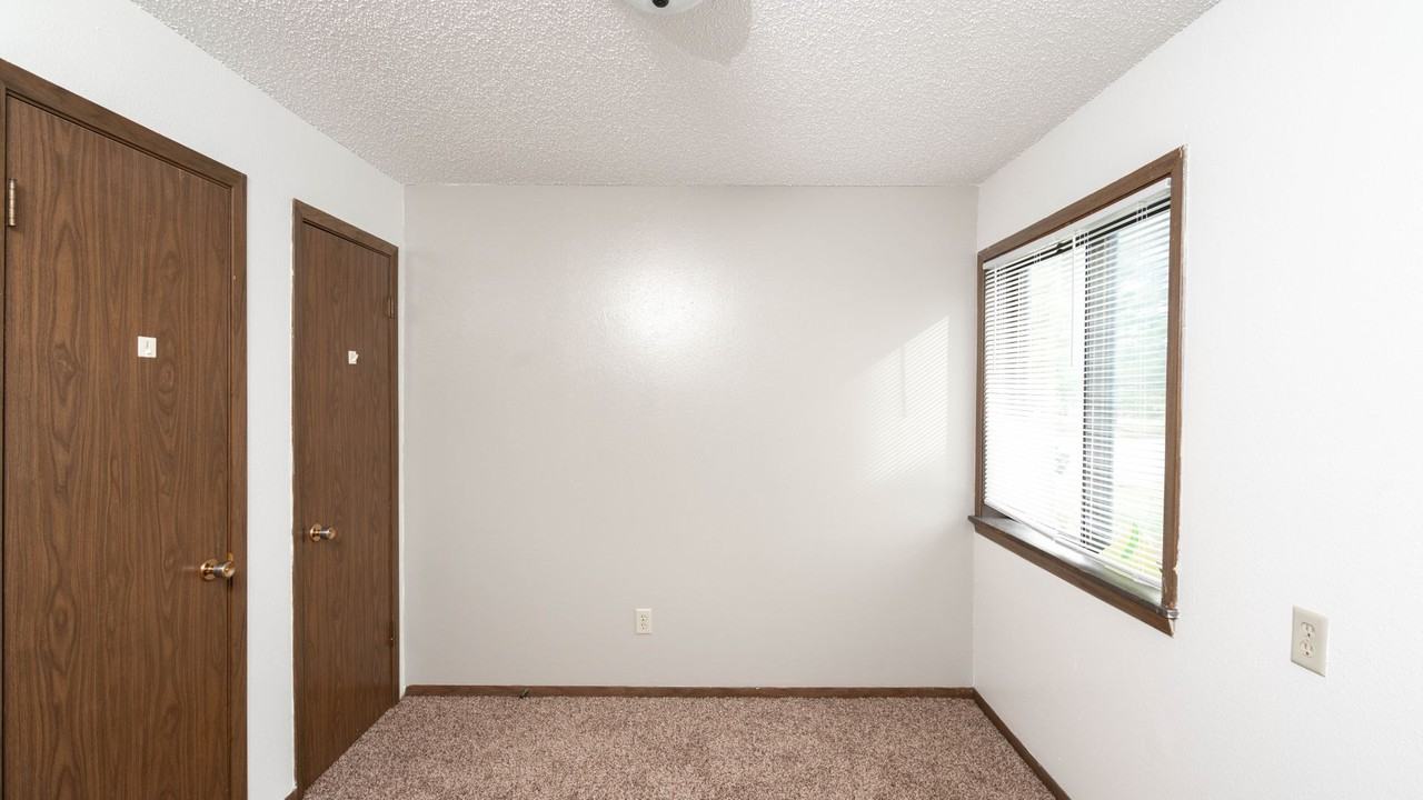 1105 Kent Circle - Photo 7 of 8