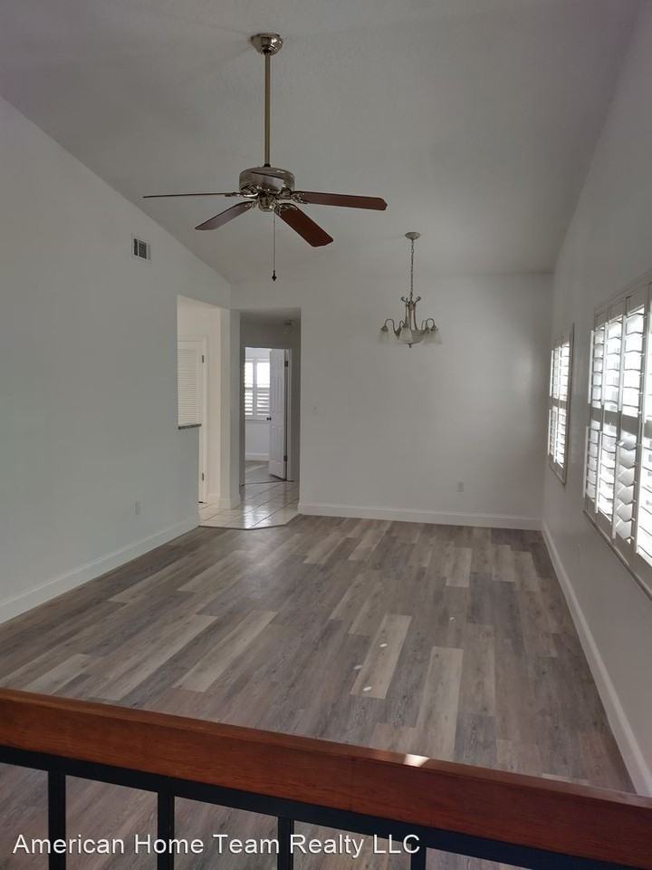202 Perth Ct #B - Photo 3 of 16