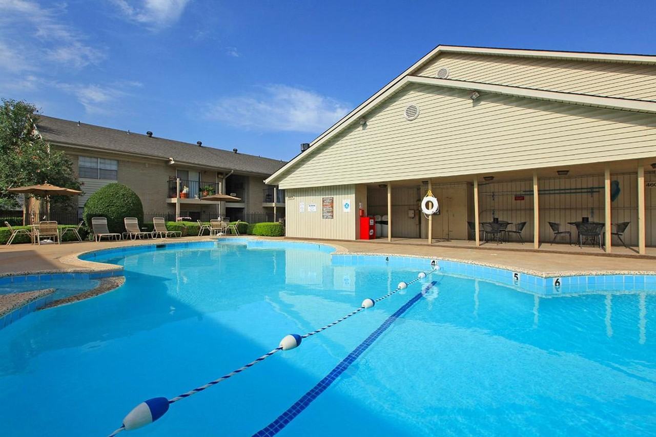 Ambassador House Apartments - Photo 6 of 27