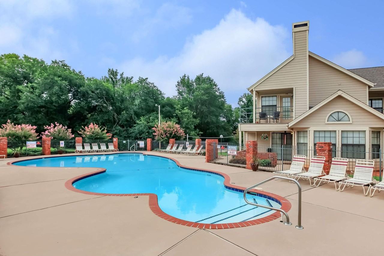 $500 FREE! PET FRIENDLY! VIRTUAL TOURS! - Photo 3 of 14