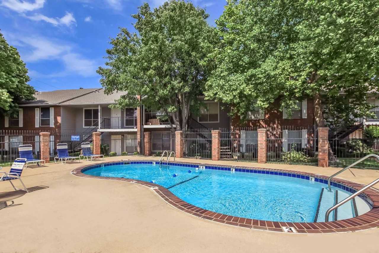 $400 FREE! PET FRIENDLY! APPLY FREE ONLINE! - Photo 6 of 8