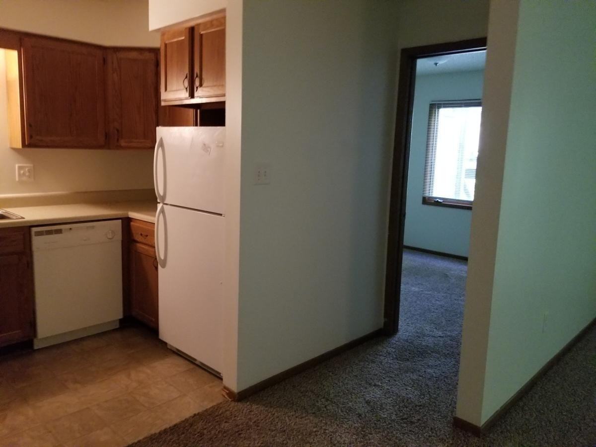 Oak Creek Chateau Apartments - Photo 3 of 8
