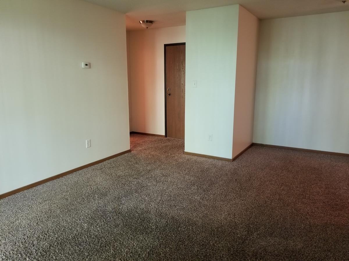 Oak Creek Chateau Apartments - Photo 4 of 8