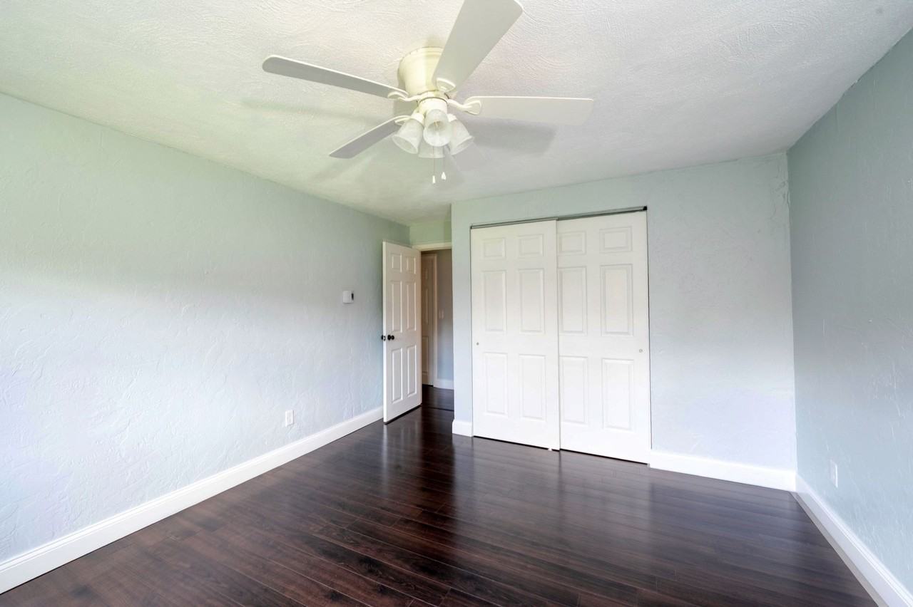 500 North Quincy Street - Photo 5 of 50