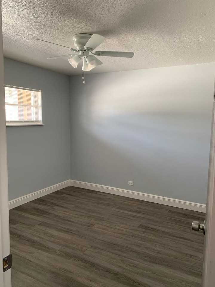Canaveral Shores Apartments - Photo 4 of 41