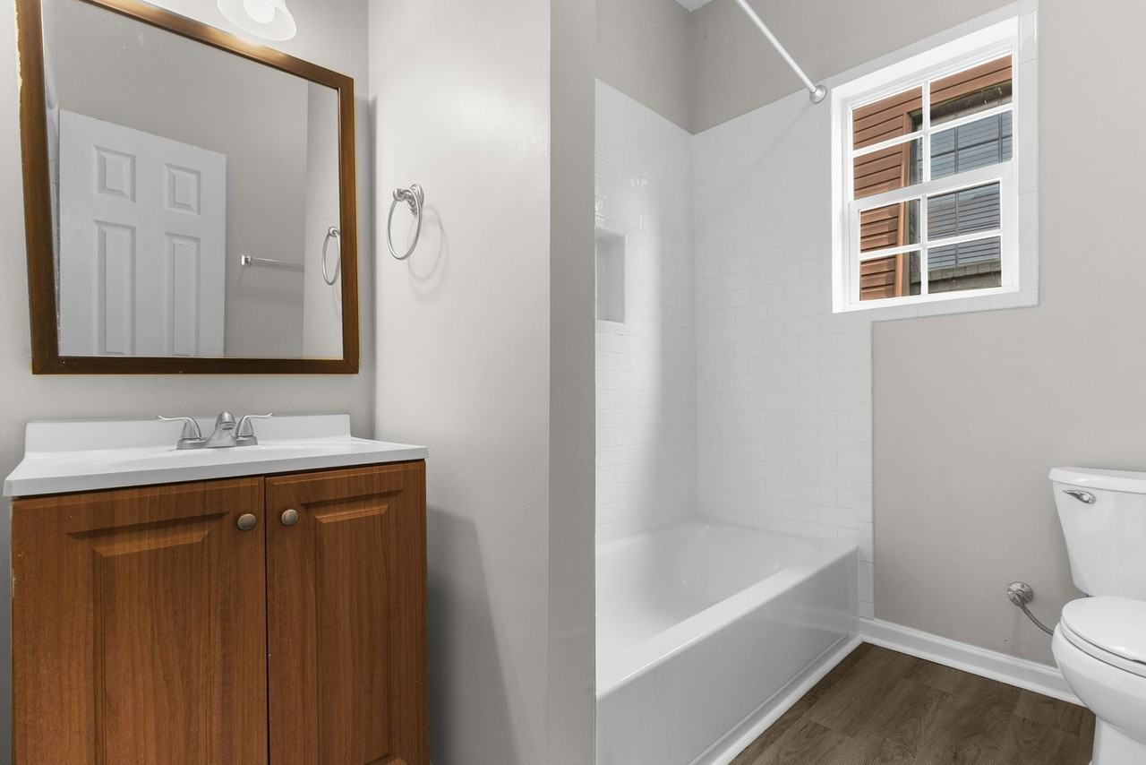 Southside Manor - Photo 2 of 18