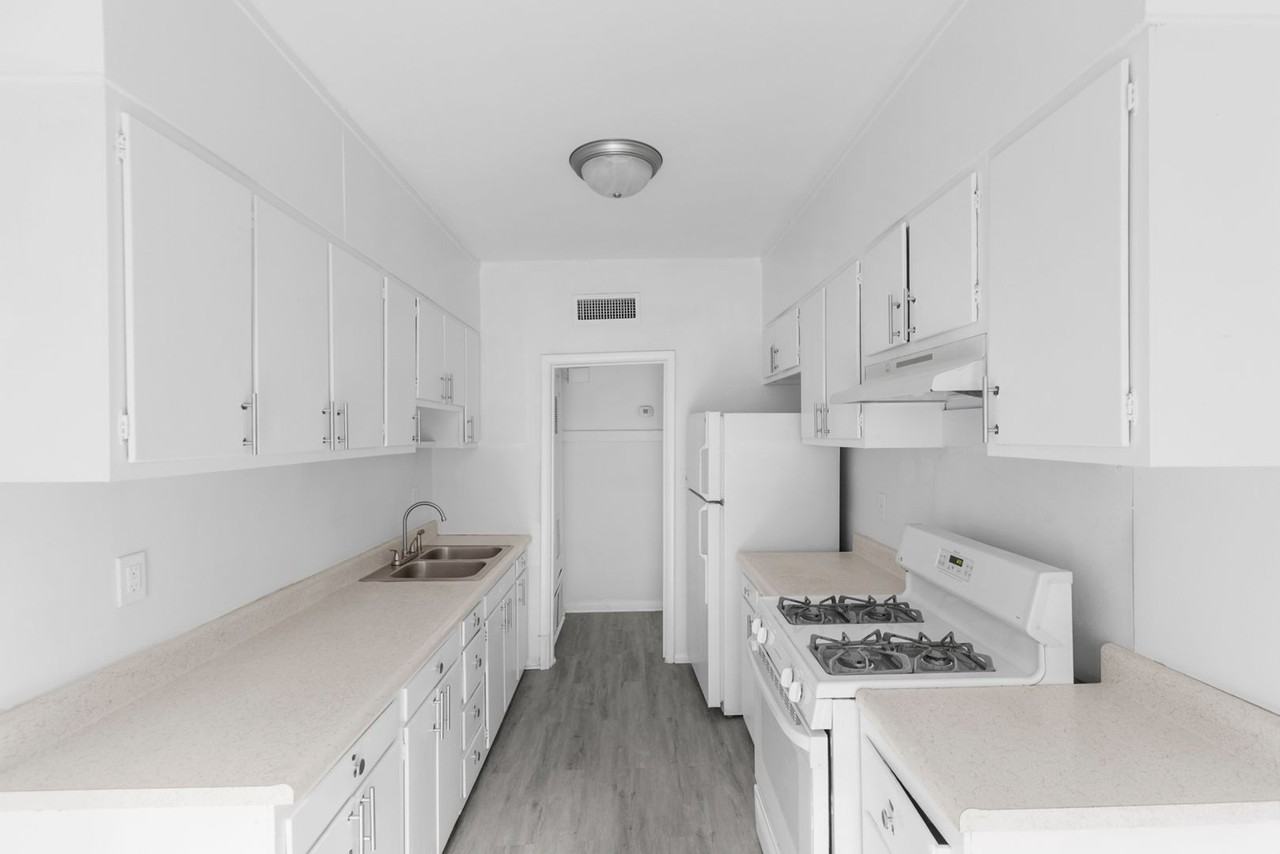 Oakmont Apartments - Photo 7 of 18