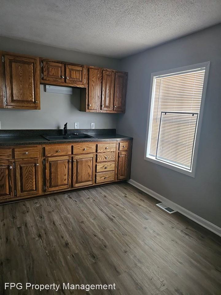 358 W Maple Ave - Photo 3 of 7