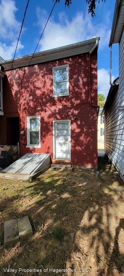 116 S Locust St - Photo 2 of 12